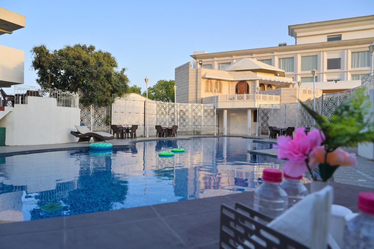 Stardom Resort Dźajpur Zewnętrze zdjęcie
